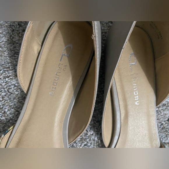 Accepting offers- 2 pairs of flats- Crown Vintage and CL by Laundry - Picture 9 of 14